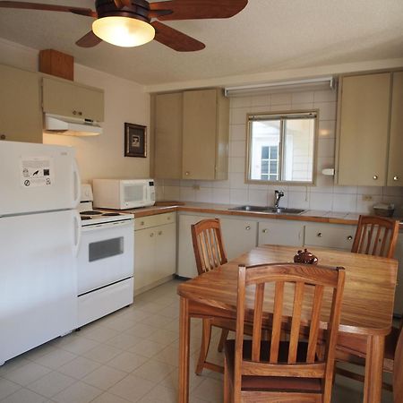Whale'S Tail Guest Suites Ucluelet Zimmer foto