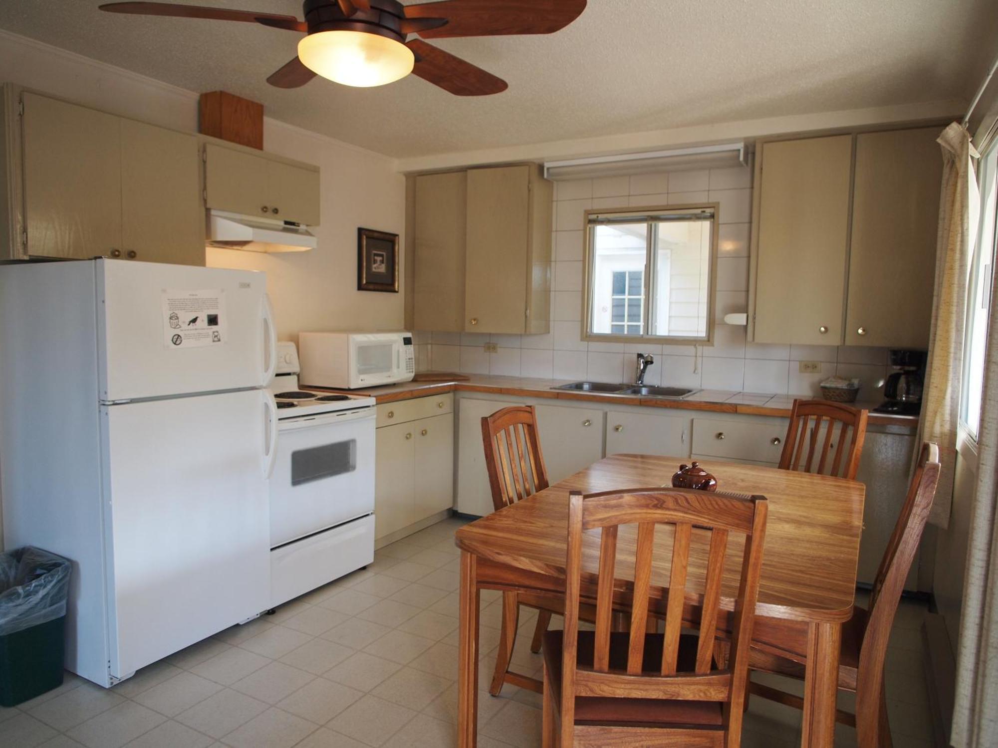 Whale'S Tail Guest Suites Ucluelet Zimmer foto