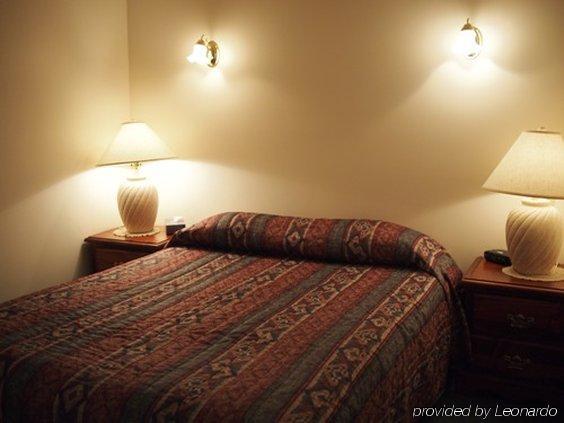 Whale'S Tail Guest Suites Ucluelet Zimmer foto